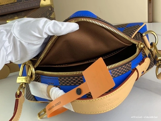Official oldcobbler Chess Messenger-24*24*8CM LOUIS VUITTON 0820